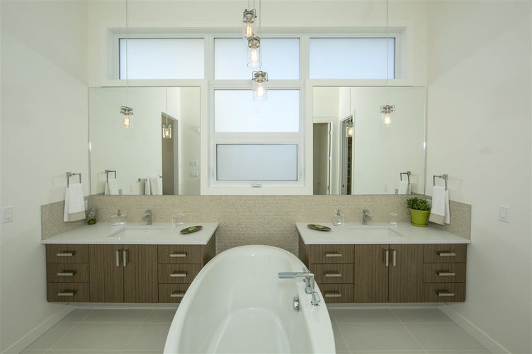 Bathroom 16c