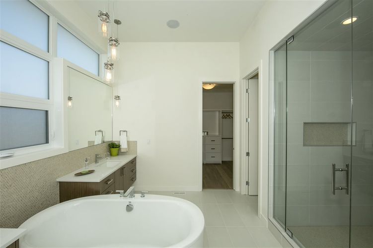 Bathroom 18c